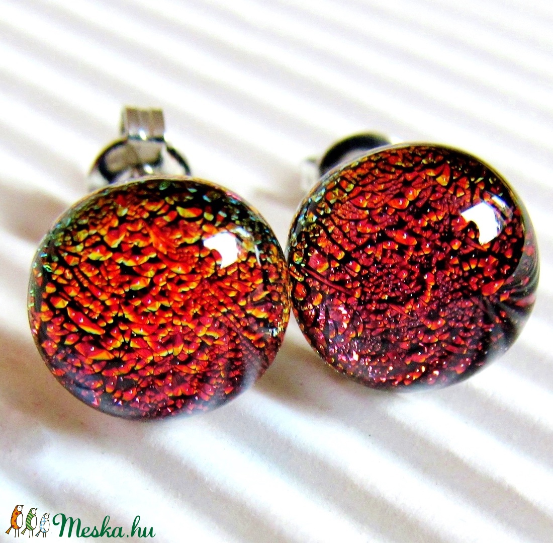 Vörös-bronz ragyogás bedugós dichroic üveg fülbevaló orvosi fém alapon , üvegékszer - ékszer - fülbevaló - pötty fülbevaló - Meska.hu Vörös-bronz ragyogás bedugós dichroic üveg fülbevaló orvosi fém alapon , üvegékszer - ékszer - fülbevaló - pötty fülbevaló - Meska.hu