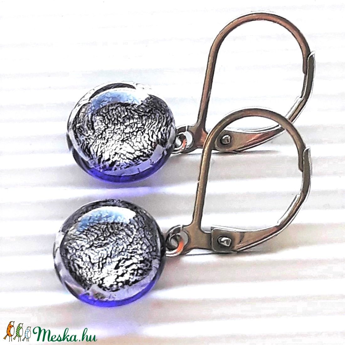 Ezüstös viola dichroic üveg fülbevaló orvosi fém francia kapcsos alapon, üvegékszer - ékszer - fülbevaló - lógós kerek fülbevaló - Meska.hu Ezüstös viola dichroic üveg fülbevaló orvosi fém francia kapcsos alapon, üvegékszer - ékszer - fülbevaló - lógós kerek fülbevaló - Meska.hu