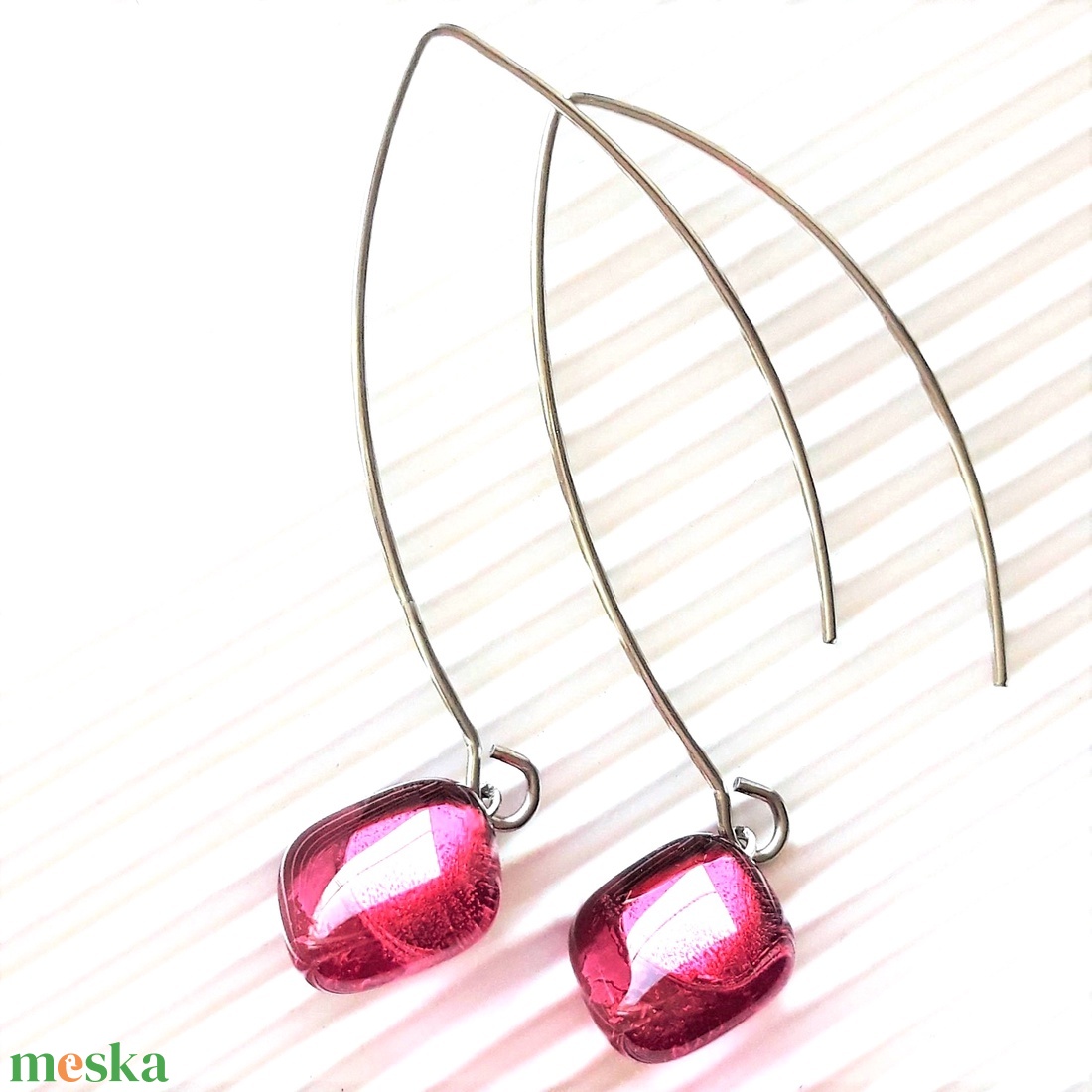 Viva magenta - Málna rombusz üveg design fülbevaló ORVOSI FÉM alapon, üvegékszer, minimal ékszer - ékszer - fülbevaló - lógó fülbevaló - Meska.hu Viva magenta - Málna rombusz üveg design fülbevaló ORVOSI FÉM alapon, üvegékszer, minimal ékszer - ékszer - fülbevaló - lógó fülbevaló - Meska.hu