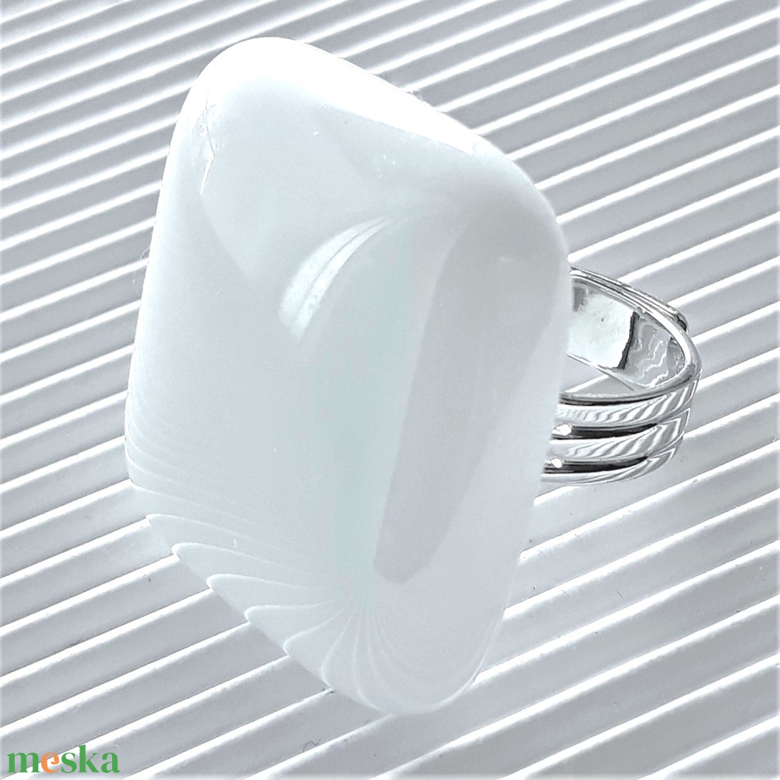 Hófehér maxi üveg gyűrű, üvegékszer - ékszer - gyűrű - statement gyűrű - Meska.hu