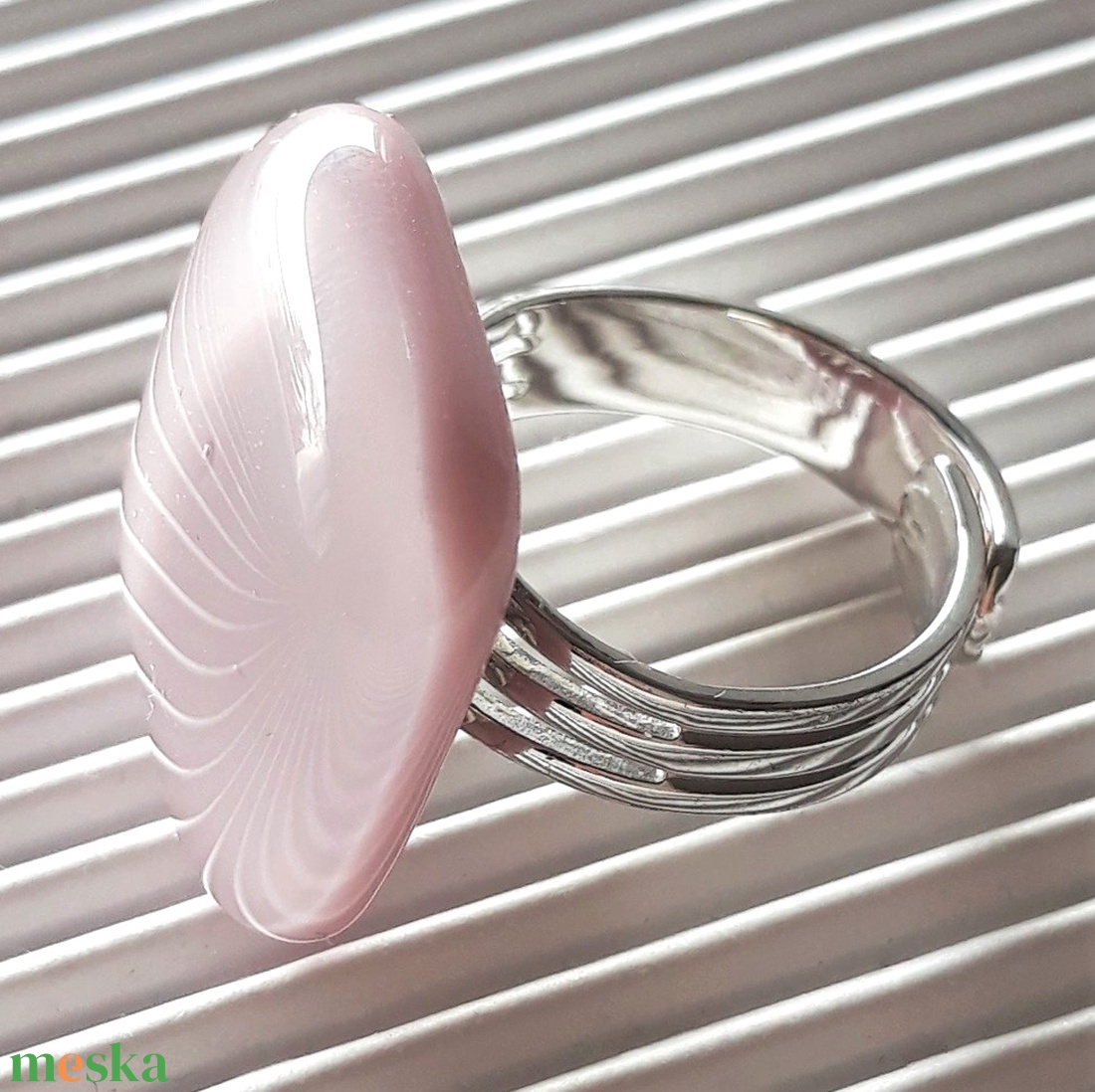Sápadt rózsaszín üveg gyűrű, üvegékszer - ékszer - gyűrű - statement gyűrű - Meska.hu