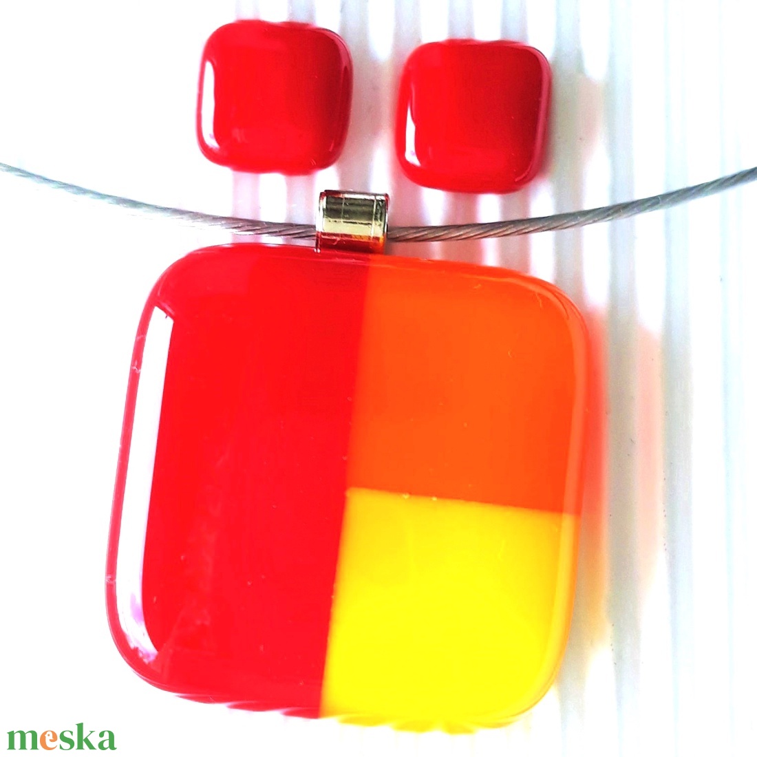 NEMESACÉL: Kockás napernyő pirosban mozaik üveg medál és fülbevaló orvosi fém bedugón, üvegékszer szett  - ékszer - ékszerszett - Meska.hu