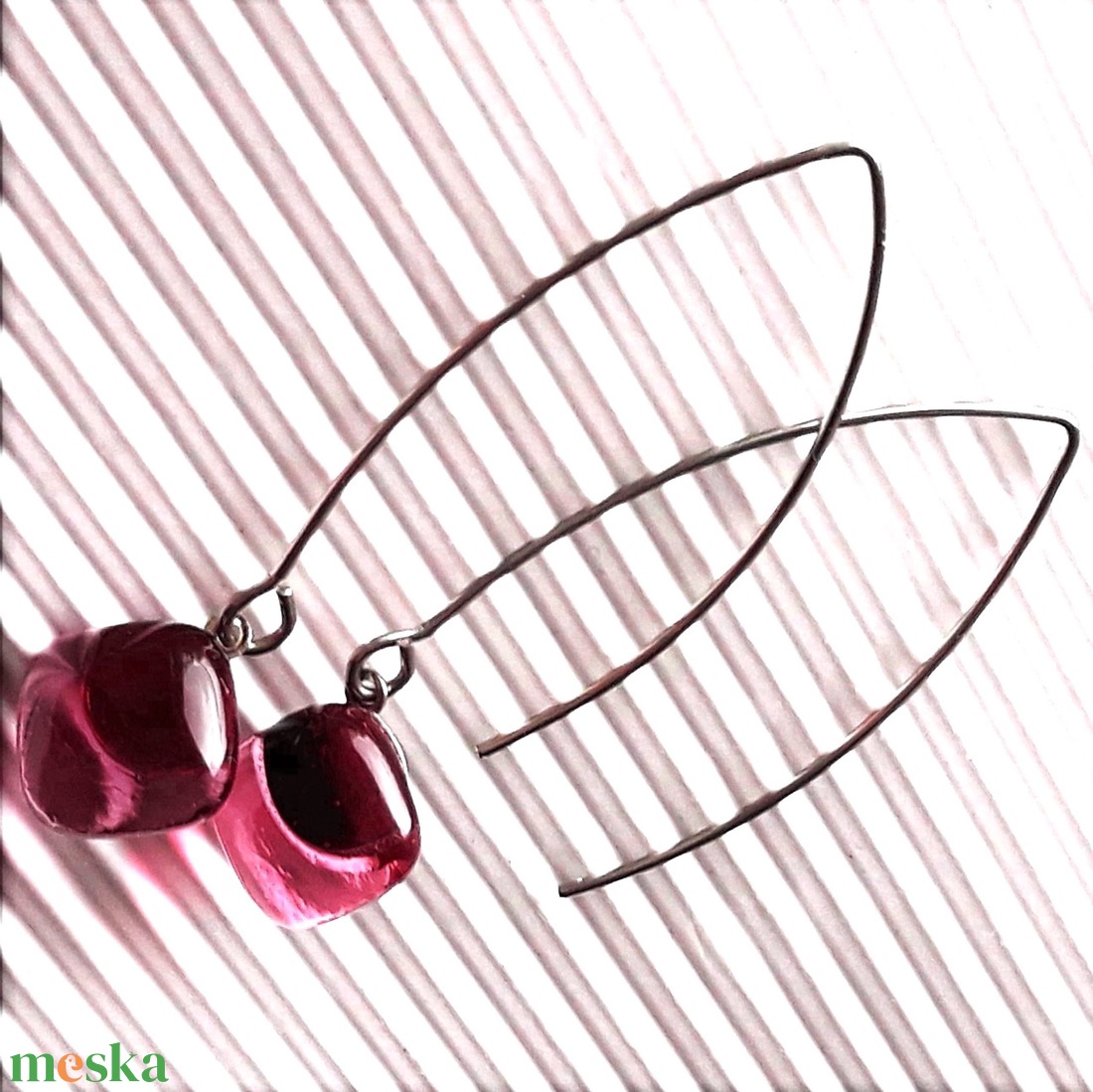 Viva magenta - Málna rombusz üveg design fülbevaló ORVOSI FÉM alapon, üvegékszer, minimal ékszer - ékszer - fülbevaló - lógó fülbevaló - Meska.hu Viva magenta - Málna rombusz üveg design fülbevaló ORVOSI FÉM alapon, üvegékszer, minimal ékszer - ékszer - fülbevaló - lógó fülbevaló - Meska.hu