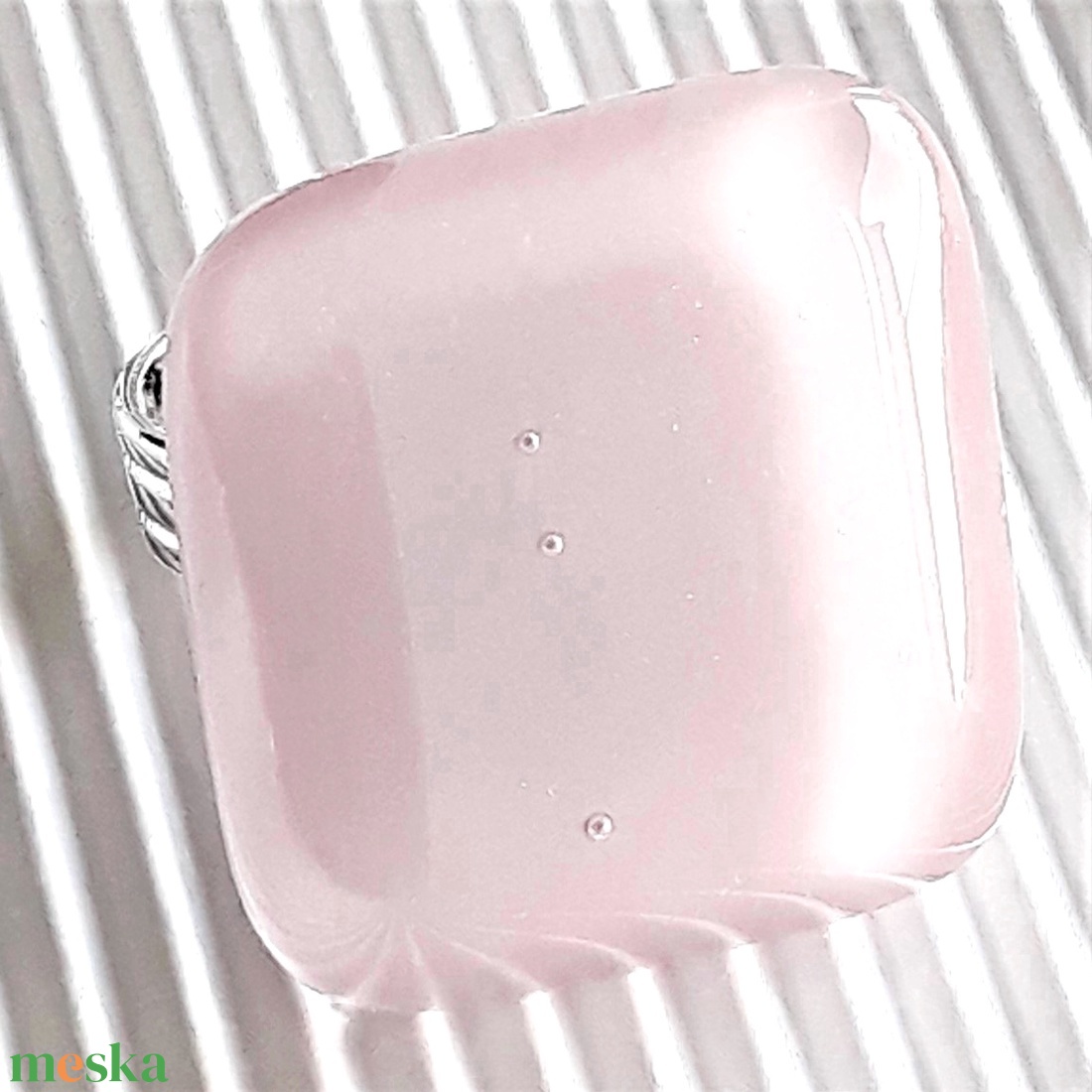 Sápadt rózsaszín üveg maxi gyűrű, üvegékszer - ékszer - gyűrű - statement gyűrű - Meska.hu