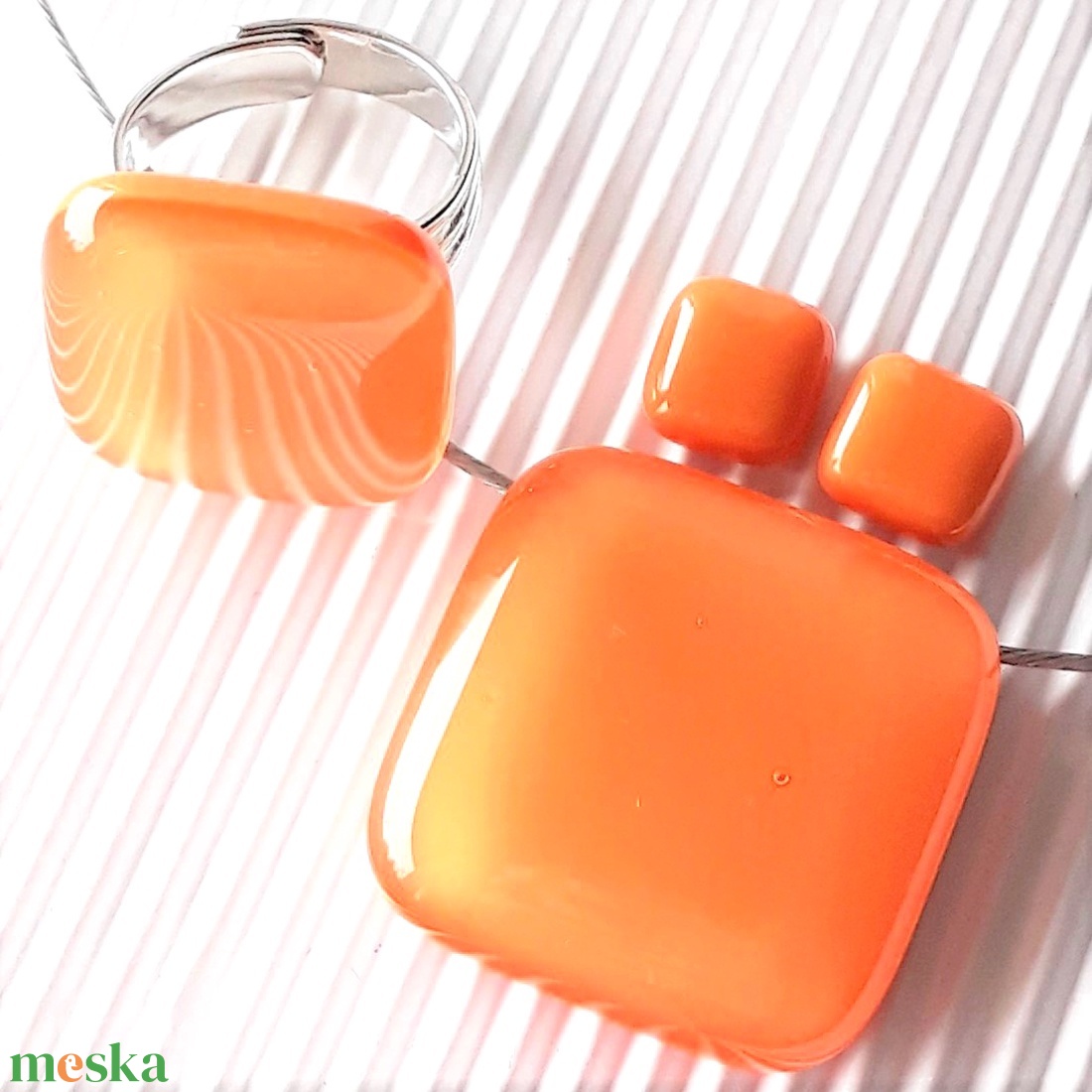 Selymes mandarin kocka üveg medál, gyűrű és fülbevaló orvosi fém bedugón, üvegékszer szett - ékszer - ékszerszett - Meska.hu Selymes mandarin kocka üveg medál, gyűrű és fülbevaló orvosi fém bedugón, üvegékszer szett - ékszer - ékszerszett - Meska.hu