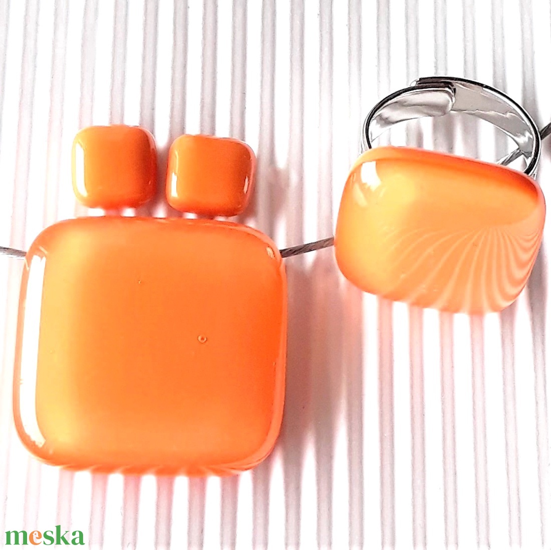 Selymes mandarin kocka üveg medál, gyűrű és fülbevaló orvosi fém bedugón, üvegékszer szett - ékszer - ékszerszett - Meska.hu