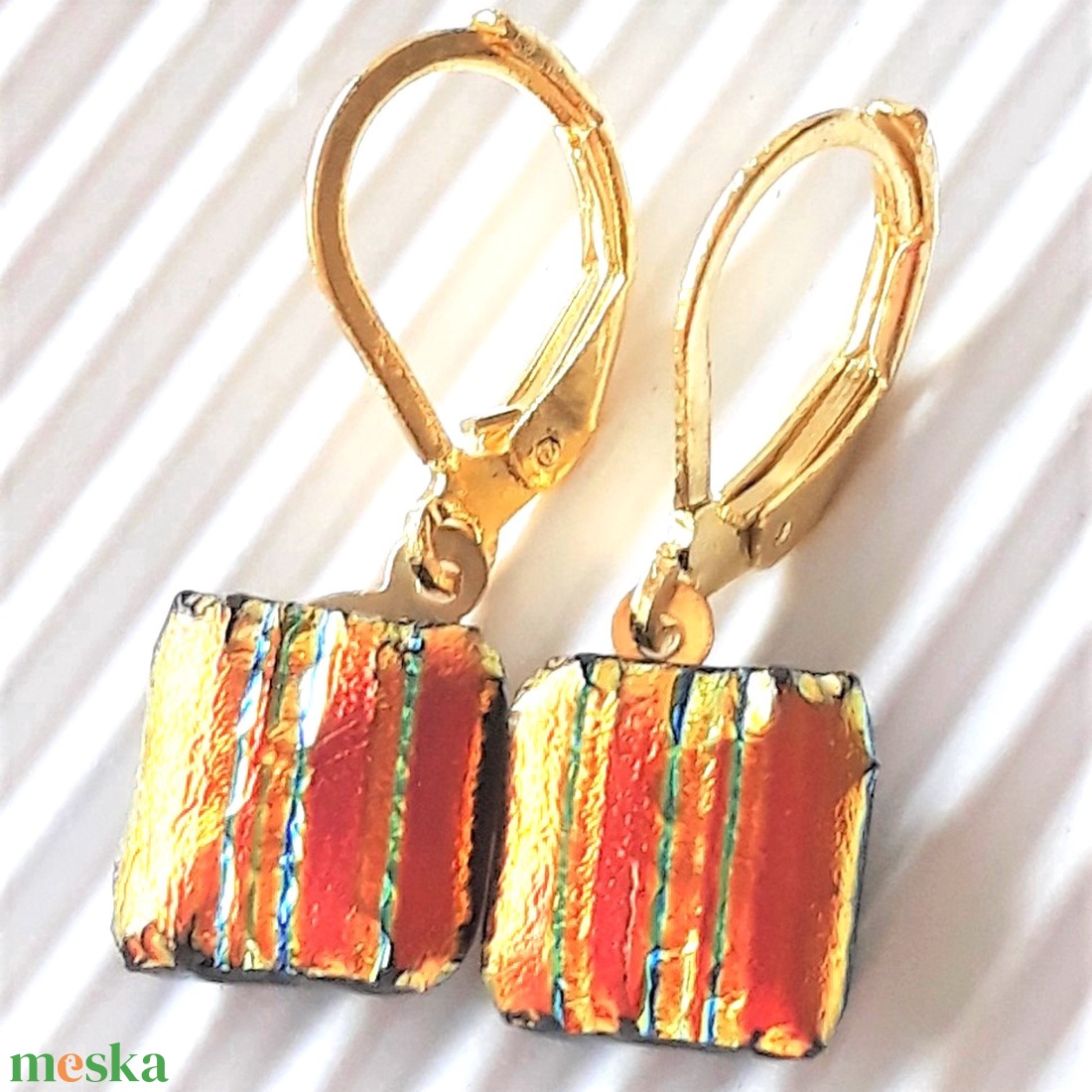 Arany- piros szárnyú szentjánosbogárka dichroic üveg fülbevaló arany színű franciakapcsos akasztón, üvegékszer - ékszer - fülbevaló - lógó fülbevaló - Meska.hu Arany- piros szárnyú szentjánosbogárka dichroic üveg fülbevaló arany színű franciakapcsos akasztón, üvegékszer - ékszer - fülbevaló - lógó fülbevaló - Meska.hu