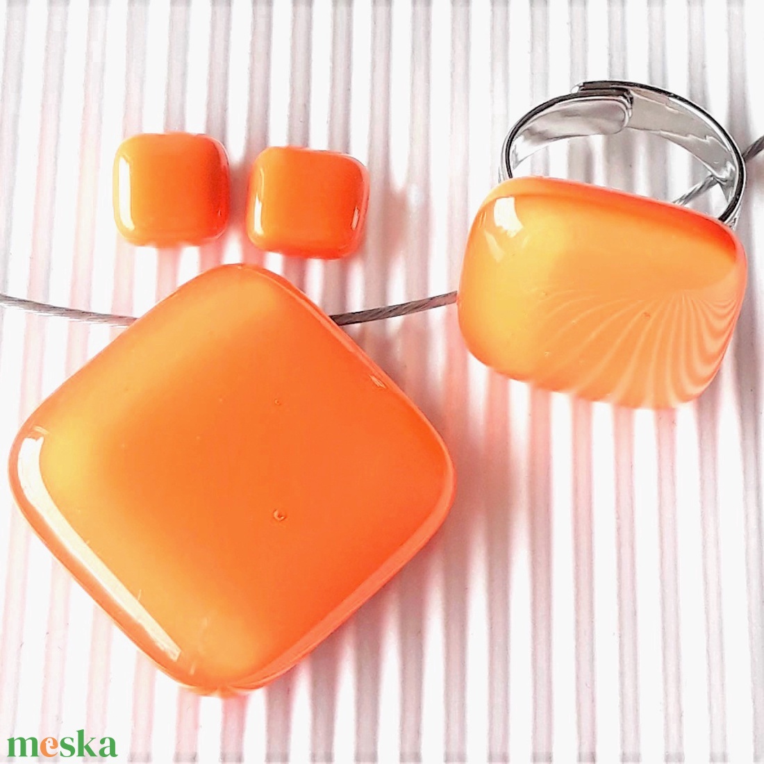 Selymes mandarin rombusz üveg medál, gyűrű és fülbevaló orvosi fém bedugón, üvegékszer szett - ékszer - ékszerszett - Meska.hu Selymes mandarin rombusz üveg medál, gyűrű és fülbevaló orvosi fém bedugón, üvegékszer szett - ékszer - ékszerszett - Meska.hu