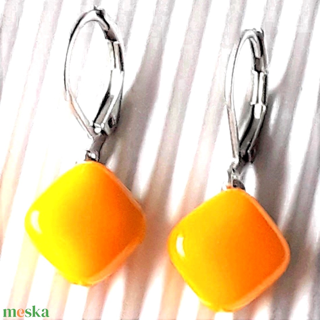 NEMESACÉL - Napsárga rombusz üveg fülbevaló francia kapcsos alapon, minimal üvegékszer - ékszer - fülbevaló - lógó fülbevaló - Meska.hu