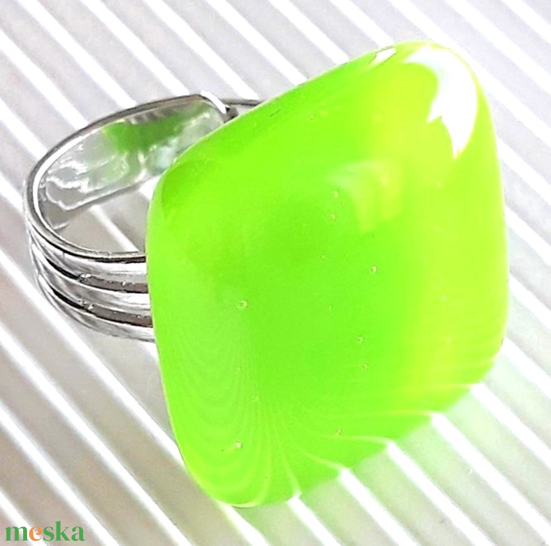 Élénk almazöld üveg kocka gyűrű, üvegékszer - ékszer - gyűrű - statement gyűrű - Meska.hu