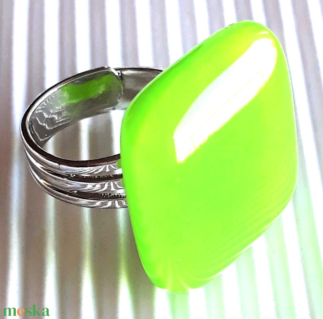 Élénk almazöld üveg kocka gyűrű, üvegékszer - ékszer - gyűrű - statement gyűrű - Meska.hu