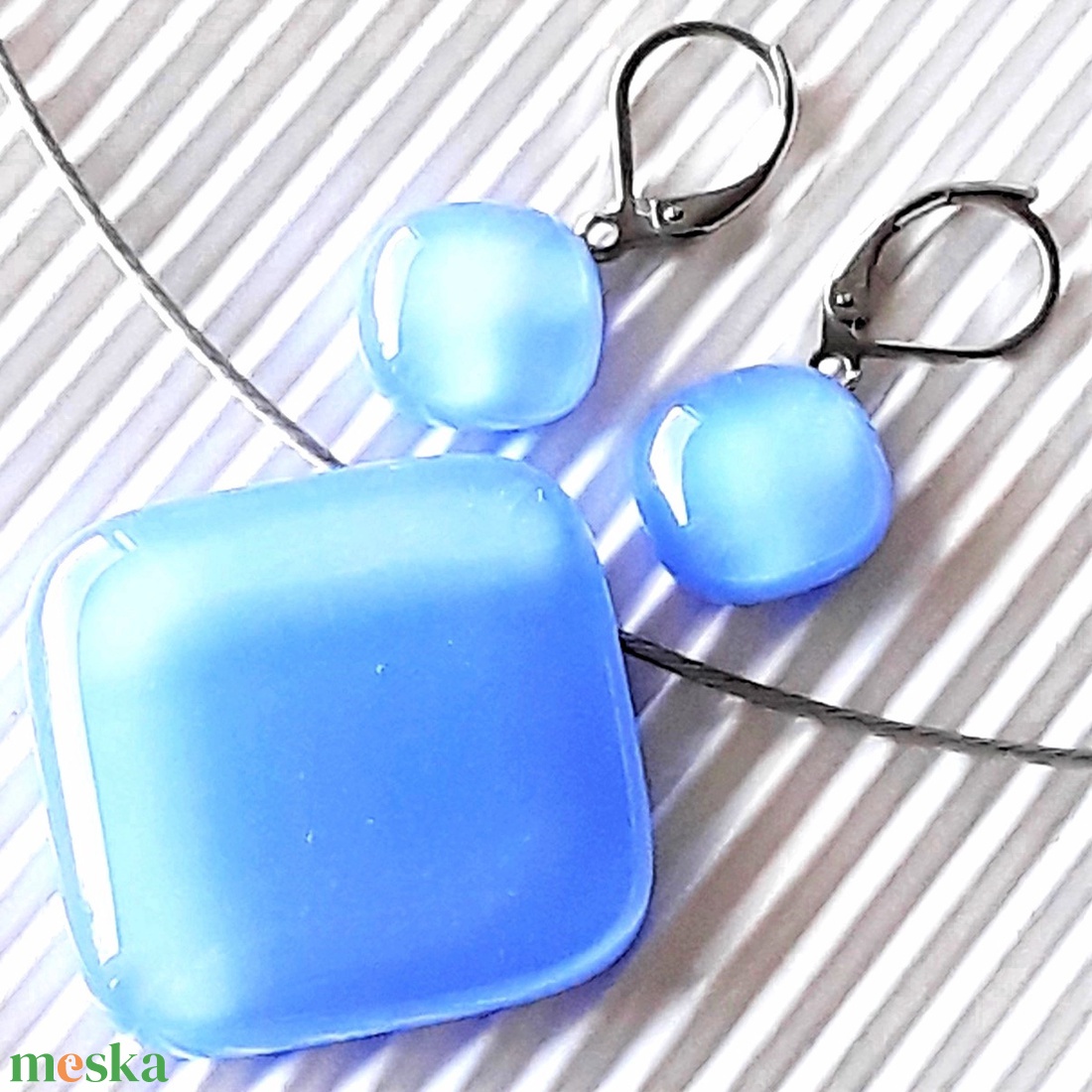 NEMESACÉL - Levendula minimal üveg medál és fülbevaló francia kapcsos akasztón, minimal, üvegékszer szett - ékszer - ékszerszett - Meska.hu