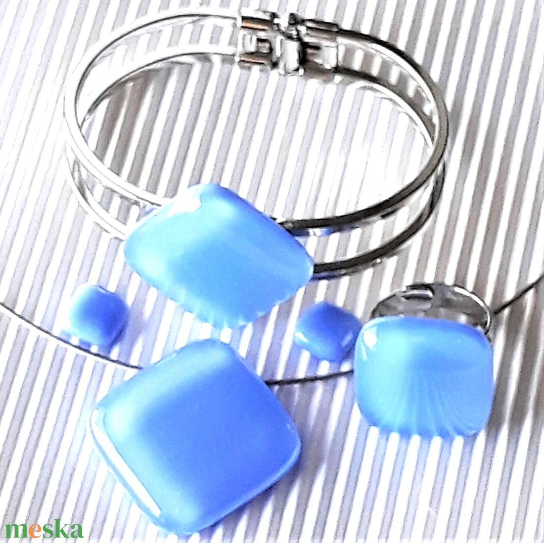 NEMESACÉL - Levendula minimal üveg medál és fülbevaló francia kapcsos akasztón, minimal, üvegékszer szett - ékszer - ékszerszett - Meska.hu