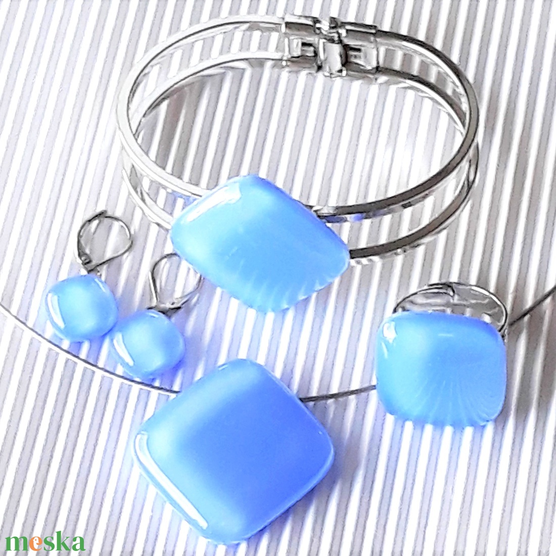 NEMESACÉL - Levendula minimal üveg medál és fülbevaló francia kapcsos akasztón, minimal, üvegékszer szett - ékszer - ékszerszett - Meska.hu