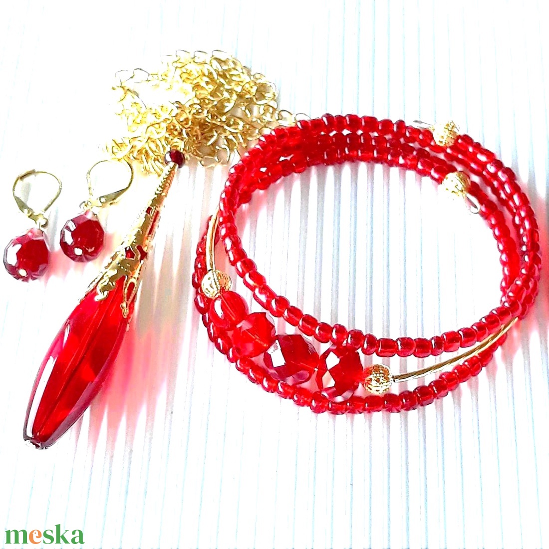 AKCIÓS! - Arany csipkés rubin gyöngy-csepp medál, karkötő és franciakapcsos fülbevaló, üveggyöngy ékszerszett - ékszer - ékszerszett - Meska.hu