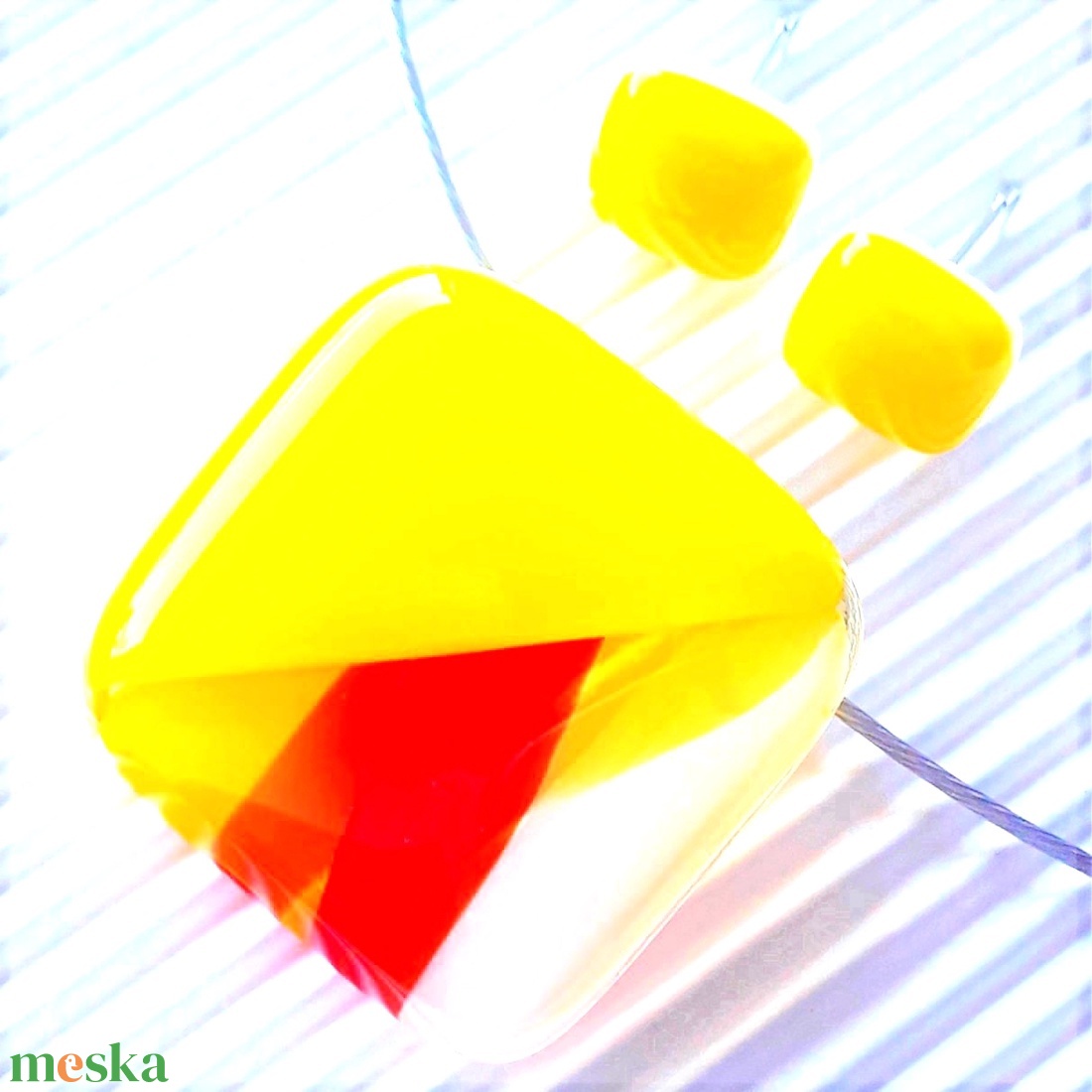 AKCIÓS! - Tűzmadár élénk sárgában rombusz üveg medál és kocka fülbevaló ORVOSI FÉM bedugón, minimal, üvegékszer - ékszer - ékszerszett - Meska.hu