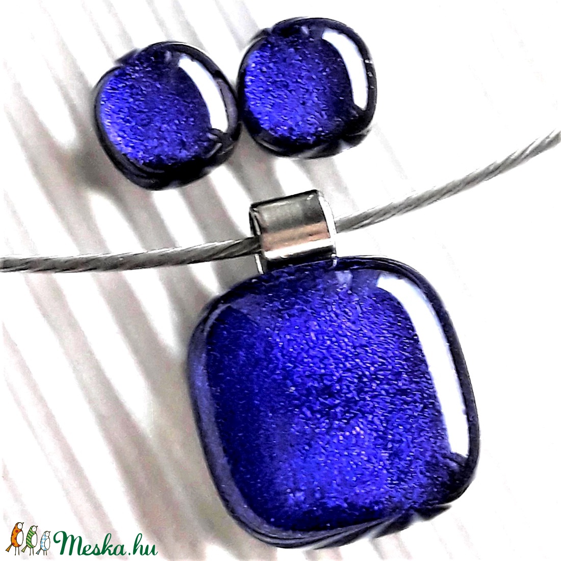 Királykék ragyogás dichroic üveg medál és fülbevaló, NEMESACÉL/ORVOSI FÉM, üvegékszer szett - ékszer - ékszerszett - Meska.hu Királykék ragyogás dichroic üveg medál és fülbevaló, NEMESACÉL/ORVOSI FÉM, üvegékszer szett - ékszer - ékszerszett - Meska.hu
