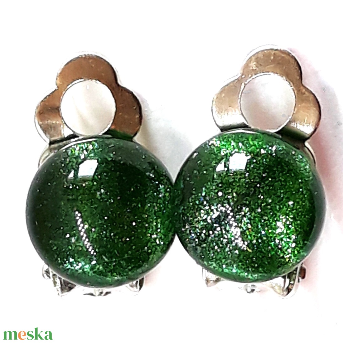 Szikrázó ezüstfenyő sötétzöld klipsz üveg fülbevaló, NEMESACÉL szilikon párnával, üvegékszer - ékszer - fülbevaló - klipsz - Meska.hu