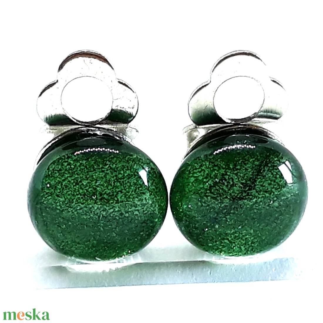 Szikrázó ezüstfenyő sötétzöld klipsz üveg fülbevaló, NEMESACÉL szilikon párnával, üvegékszer - ékszer - fülbevaló - klipsz - Meska.hu