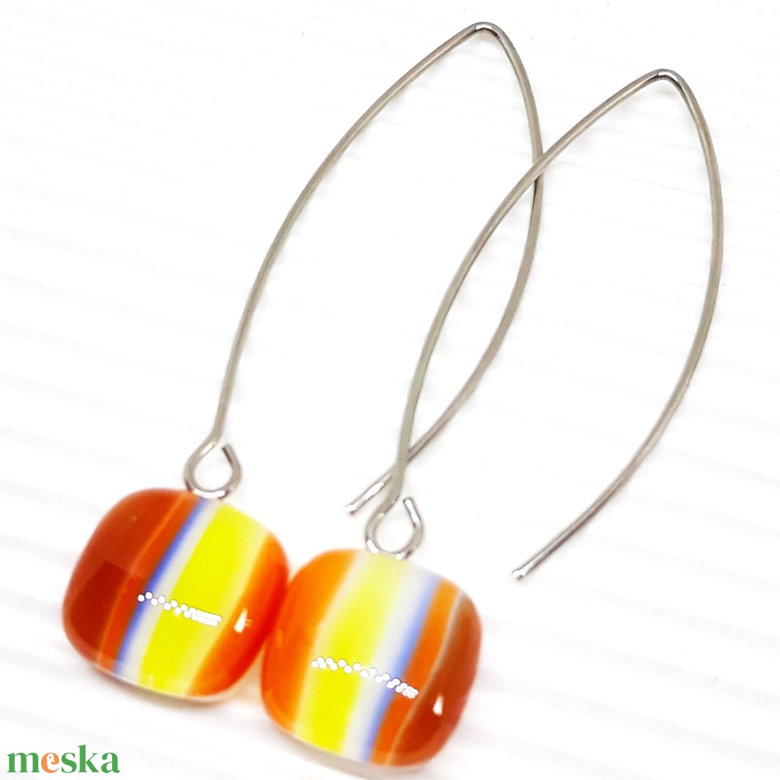 NEMESACÉL - Cirmos sárga színterápia kocka üveg fülbevaló design akasztón, üvegékszer - ékszer - fülbevaló - lógó fülbevaló - Meska.hu