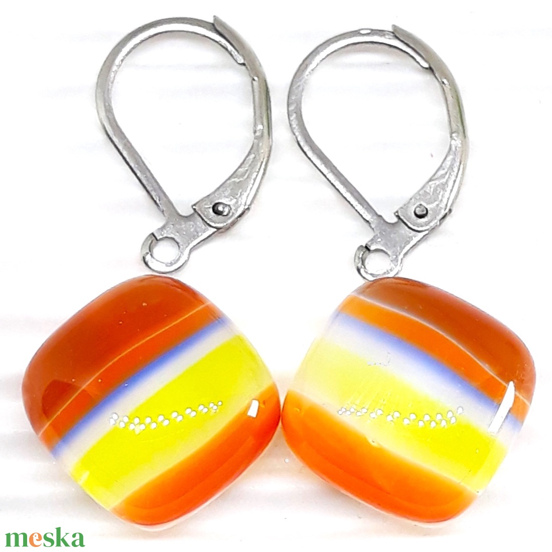 NEMESACÉL - Cirmos sárga színterápia kocka üveg fülbevaló design akasztón, üvegékszer - ékszer - fülbevaló - lógó fülbevaló - Meska.hu
