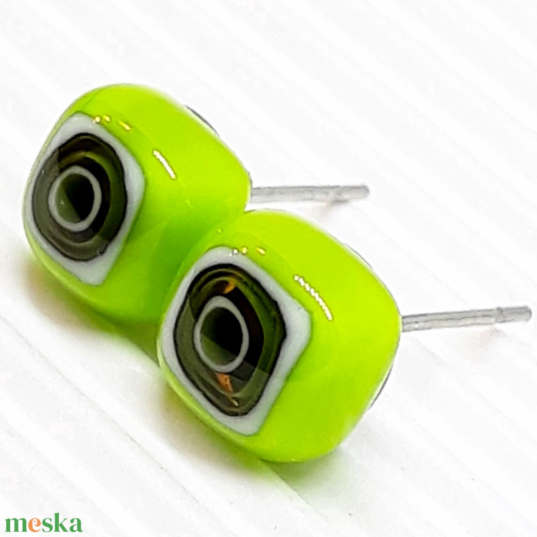 Klimt nyomán -  millefiori kockácska üveg fülbevaló ORVOSI FÉM alapon, üvegékszer  - ékszer - fülbevaló - pötty fülbevaló - Meska.hu