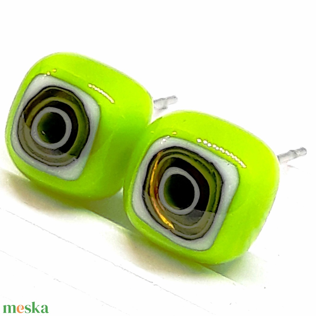 Klimt nyomán -  millefiori kockácska üveg fülbevaló ORVOSI FÉM alapon, üvegékszer  - ékszer - fülbevaló - pötty fülbevaló - Meska.hu