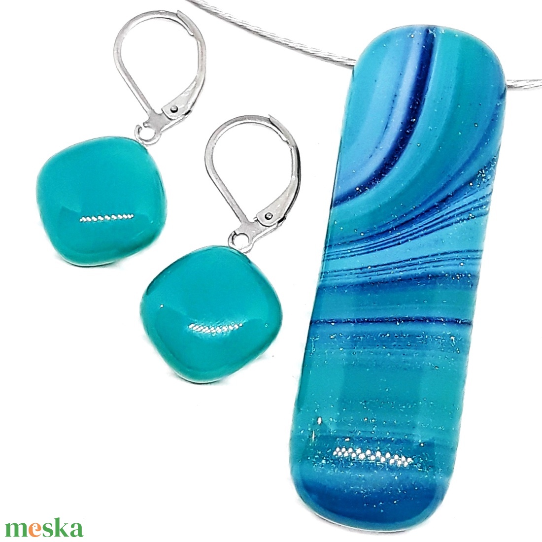 Smaragd - kék selyemcsillám elegáns üveg medál és design fülbevaló, NEMESACÉL/ORVOSI FÉM üvegékszer szett - ékszer - ékszerszett - Meska.hu Smaragd - kék selyemcsillám elegáns üveg medál és design fülbevaló, NEMESACÉL/ORVOSI FÉM üvegékszer szett - ékszer - ékszerszett - Meska.hu
