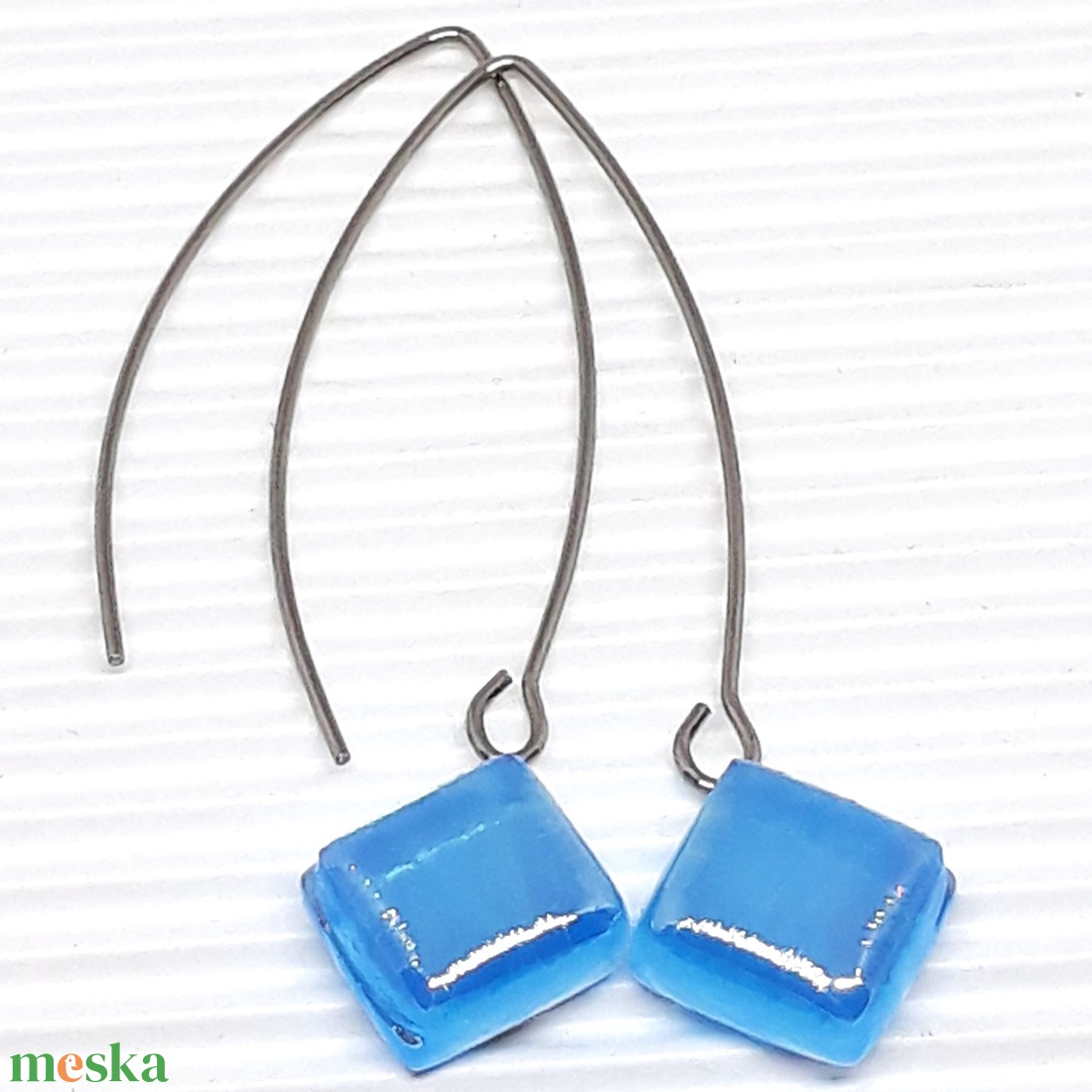 NEMESACÉL - Égszínkék tükörfény rombusz francia kapcsos üveg fülbevaló, üvegékszer - ékszer - fülbevaló - lógó fülbevaló - Meska.hu
