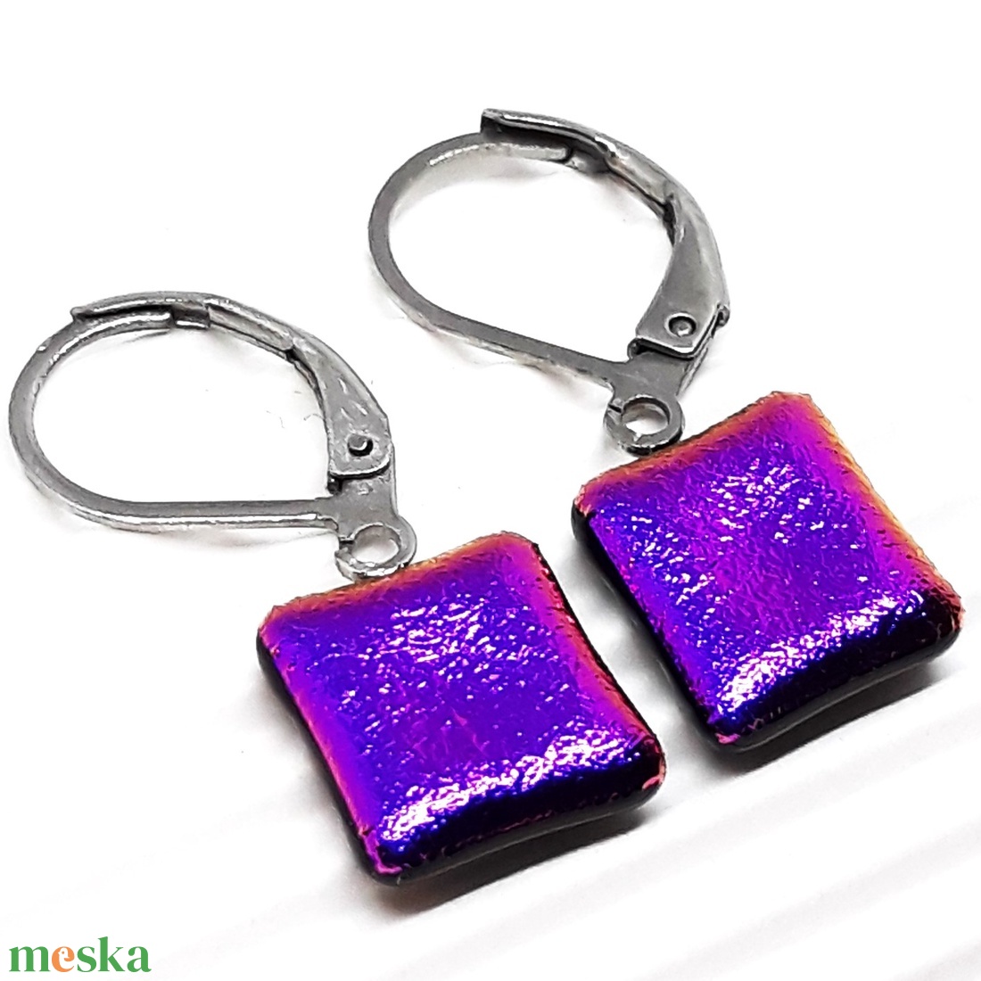 ORVOSI FÉM - Ultraibolya dichroic üveg kocka bedugós fülbevaló, üvegékszer - ékszer - fülbevaló - pötty fülbevaló - Meska.hu ORVOSI FÉM - Ultraibolya dichroic üveg kocka bedugós fülbevaló, üvegékszer - ékszer - fülbevaló - pötty fülbevaló - Meska.hu