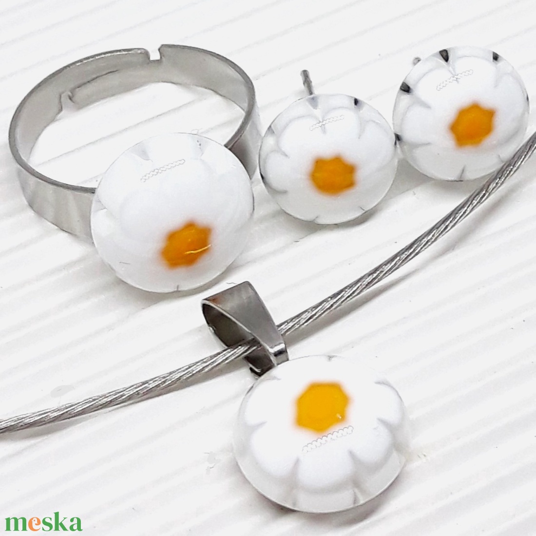 Margaréta millefiori medál és fülbevaló, NEMESACÉL/ORVOSI FÉM, üvegékszer szett - ékszer - ékszerszett - Meska.hu Margaréta millefiori medál és fülbevaló, NEMESACÉL/ORVOSI FÉM, üvegékszer szett - ékszer - ékszerszett - Meska.hu