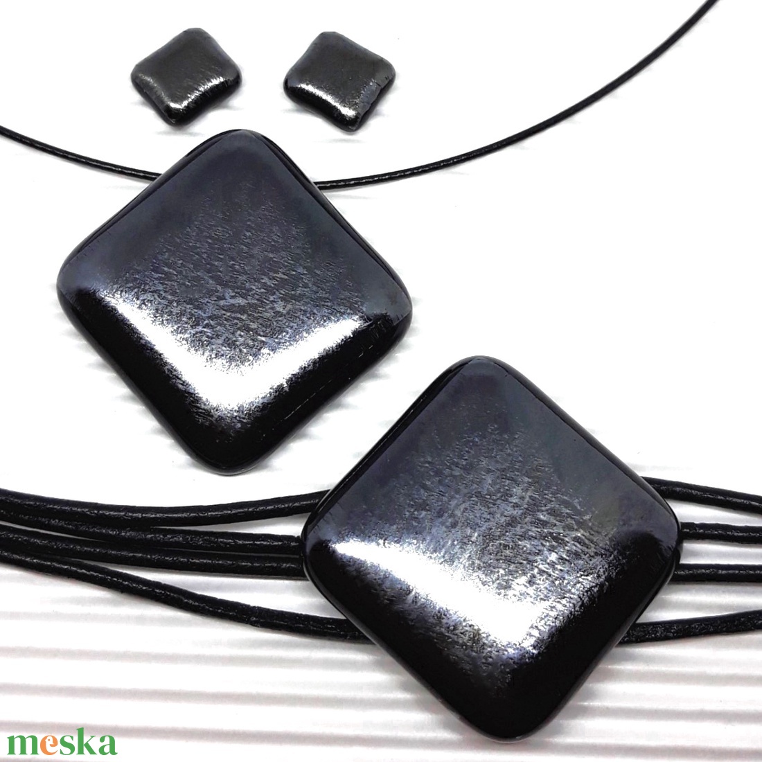 NEMESACÉL - Ezüst szürke metál fény rombusz üveg medál, karkötő és fülbevaló, minimal, üvegékszer szett - ékszer - ékszerszett - Meska.hu