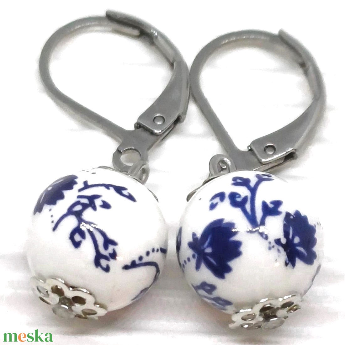 NEMESACÉL - Sötétkék búzavirág porcelán gyöngy fülbevaló francia kapcsos akasztón, gyöngyékszer - ékszer - fülbevaló - lógós kerek fülbevaló - Meska.hu NEMESACÉL - Sötétkék búzavirág porcelán gyöngy fülbevaló francia kapcsos akasztón, gyöngyékszer - ékszer - fülbevaló - lógós kerek fülbevaló - Meska.hu