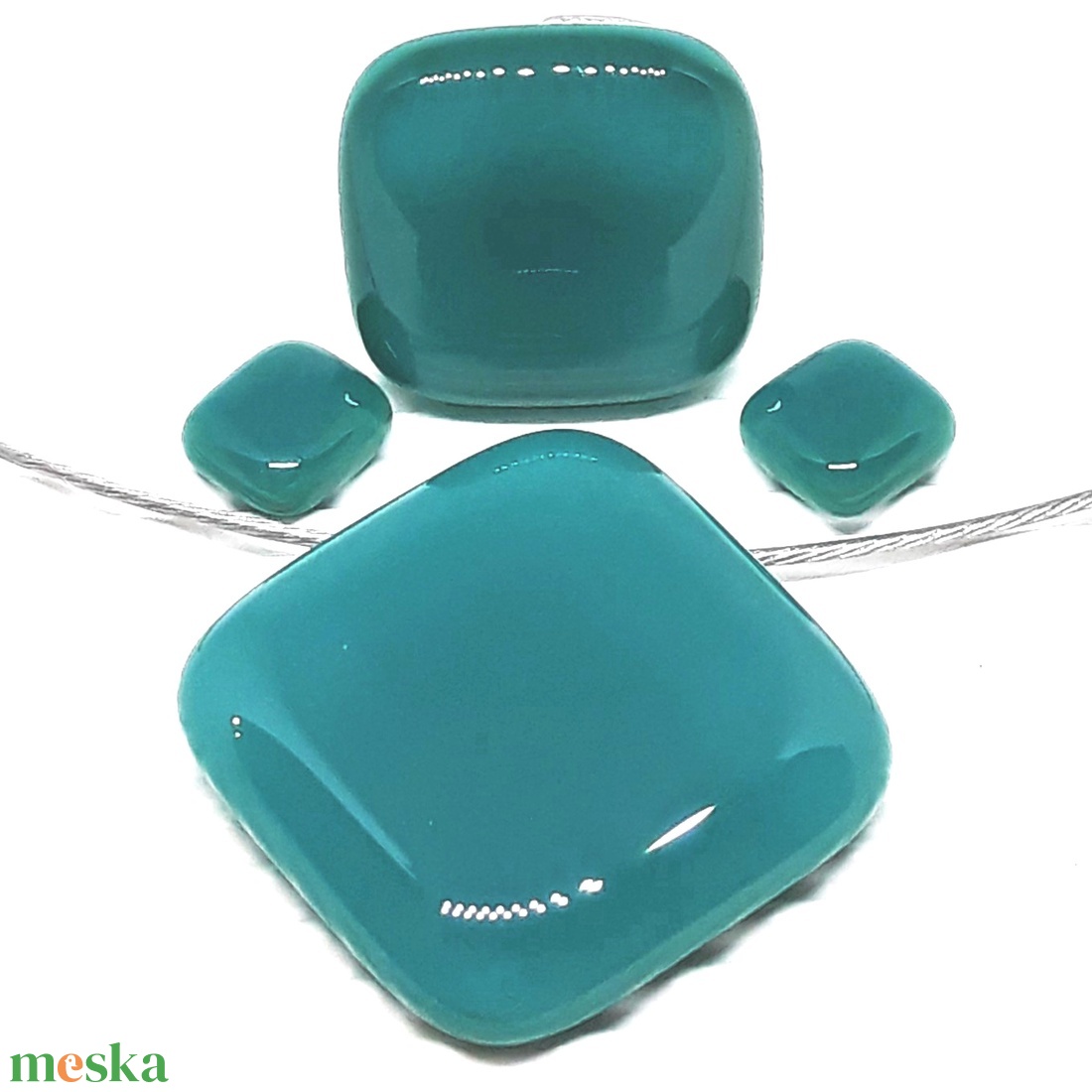 NEMESACÉL - Hamvas smaragd üveg rombusz medál, gyűrű és fülbevaló, üvegékszer szett - ékszer - ékszerszett - Meska.hu