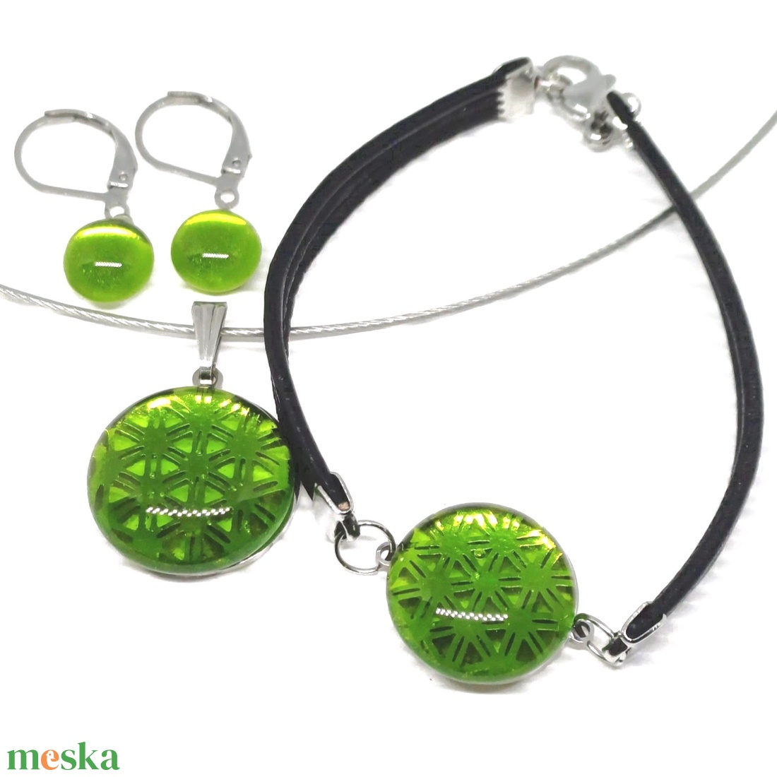 NEMESACÉL - Almazöld mandala-virág üveg medál, nyaklánc, üvegékszer - ékszer - nyaklánc - medálos nyaklánc - Meska.hu NEMESACÉL - Almazöld mandala-virág üveg medál, nyaklánc, üvegékszer - ékszer - nyaklánc - medálos nyaklánc - Meska.hu