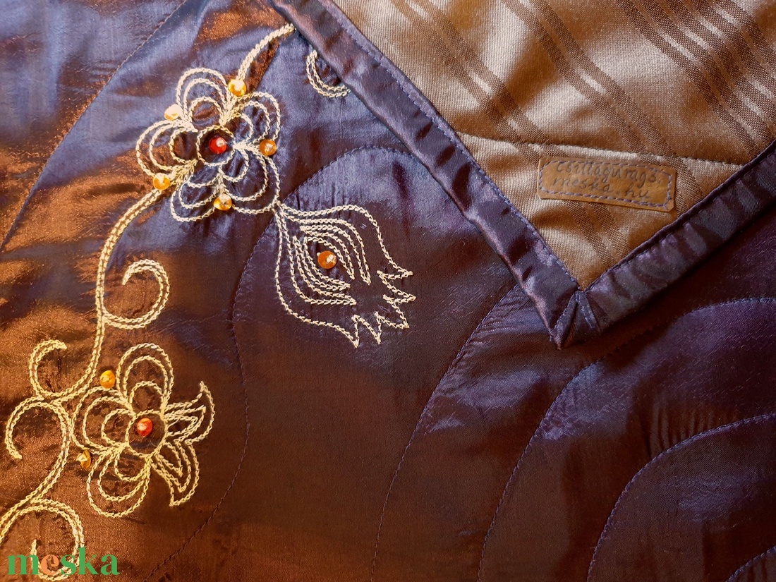 Sötétbordó selyem asztalterítő, abrosz, virágmintával. Új, egyedi, kézműves termék - otthon & életmód - konyhafelszerelés, tálalás - tálalás - terítő - Meska.hu Sötétbordó selyem asztalterítő, abrosz, virágmintával. Új, egyedi, kézműves termék - otthon & életmód - konyhafelszerelés, tálalás - tálalás - terítő - Meska.hu