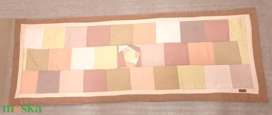 Falvédő, puha és vastag, pasztell rózsaszín  bézs, patchwork rózsával, 160 cm. Új, egyedi, kézműves termék - otthon & életmód - lakástextil - falvédő - Meska.hu