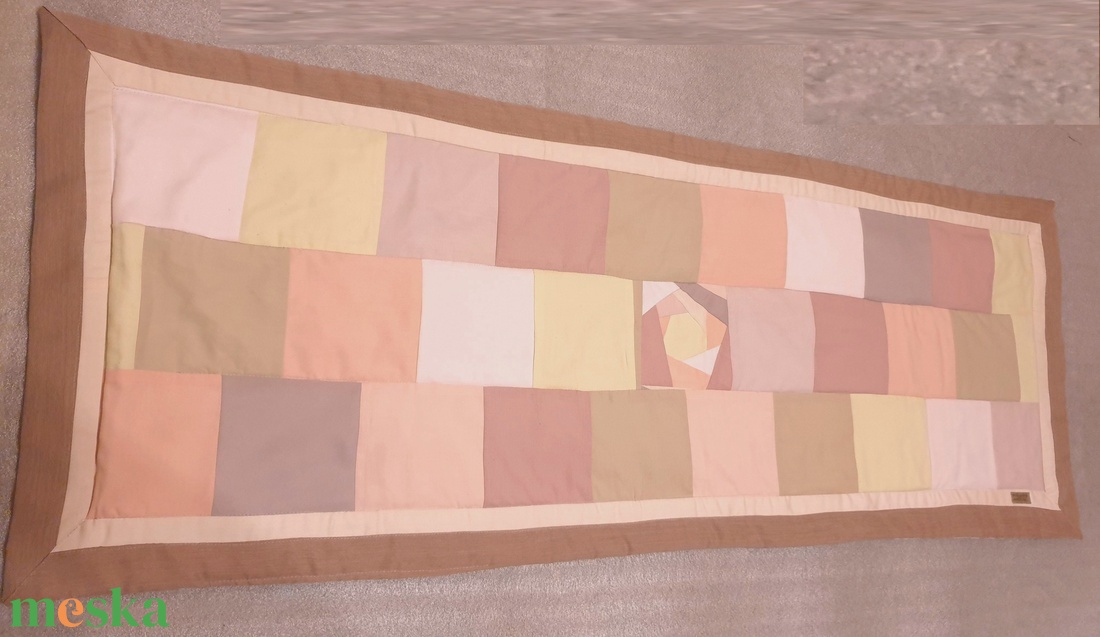 Falvédő, puha és vastag, pasztell rózsaszín  bézs, patchwork rózsával, 160 cm. Új, egyedi, kézműves termék - otthon & életmód - lakástextil - falvédő - Meska.hu