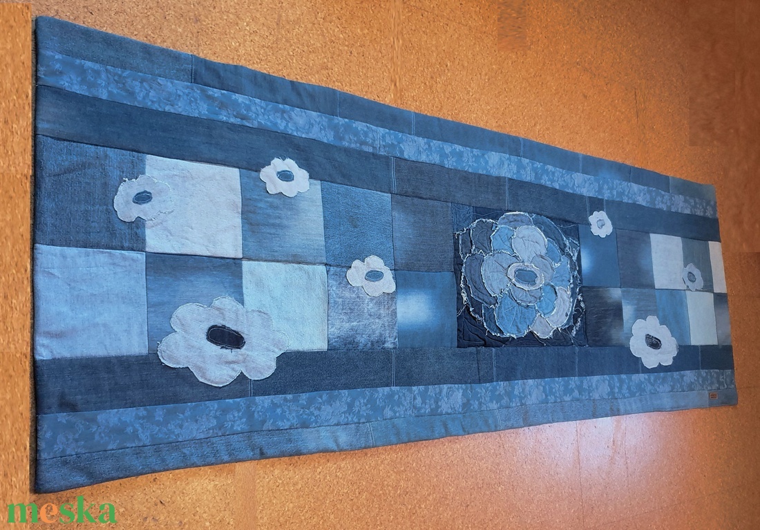Virágok: farmer falikép, falvédő, rojtolt patchwork, puha és vastag, 200 cm. Új, egyedi, kézműves termék - művészet - textilkép - egyéb - Meska.hu Virágok: farmer falikép, falvédő, rojtolt patchwork, puha és vastag, 200 cm. Új, egyedi, kézműves termék - művészet - textilkép - egyéb - Meska.hu