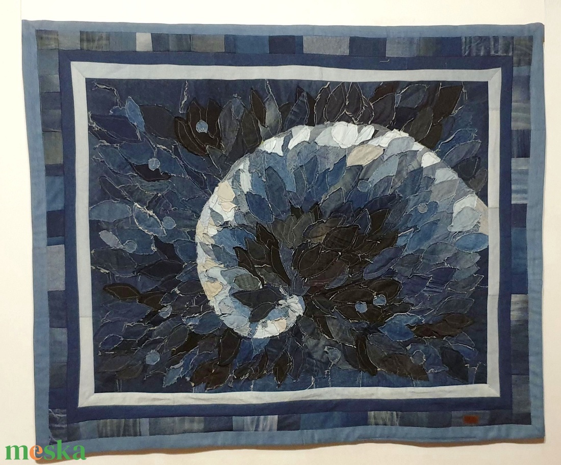 Falikép, falvédő, szőnyeg: nagyméretű, rojtolt farmer patchwork, puha, mosható. Hullám. 143x119 cm. NoWaste, upcycled - művészet - textilkép - egyéb - Meska.hu Falikép, falvédő, szőnyeg: nagyméretű, rojtolt farmer patchwork, puha, mosható. Hullám. 143x119 cm. NoWaste, upcycled - művészet - textilkép - egyéb - Meska.hu