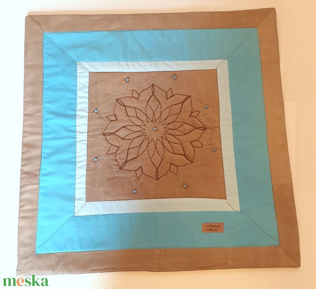 Tulipánok: puha falikép, textilkép, szabad gépi tűzéssel, mosható. 58x60 cm, türkiz és bézs. Új, egyedi, kézműves termék - művészet - textilkép - egyéb - Meska.hu