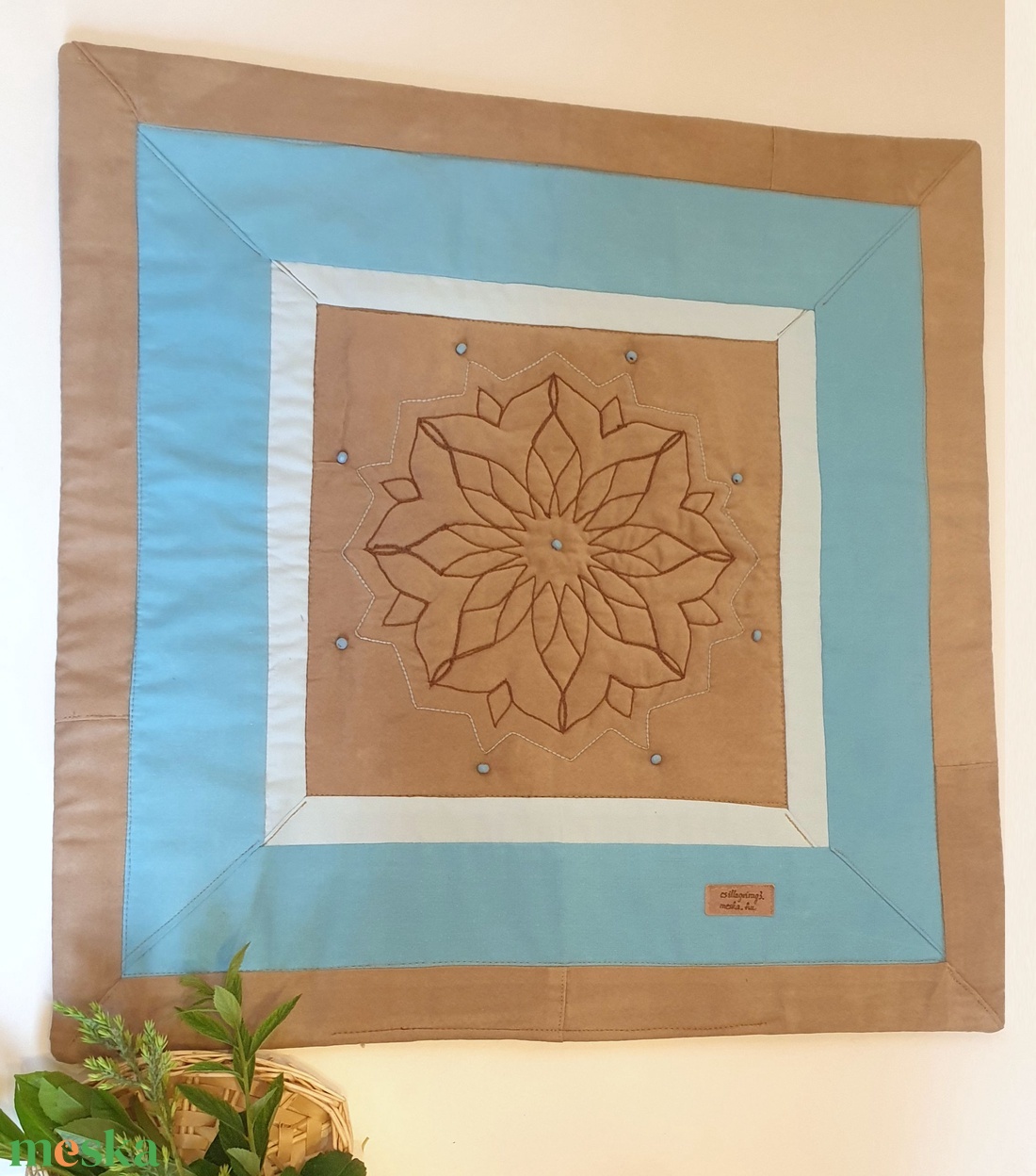 Tulipánok: puha falikép, textilkép, szabad gépi tűzéssel, mosható. 58x60 cm, türkiz és bézs. Új, egyedi, kézműves termék - művészet - textilkép - egyéb - Meska.hu