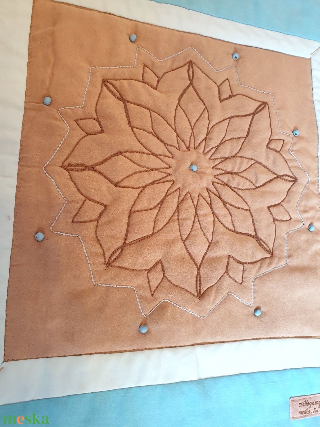 Tulipánok: puha falikép, textilkép, szabad gépi tűzéssel, mosható. 58x60 cm, türkiz és bézs. Új, egyedi, kézműves termék - művészet - textilkép - egyéb - Meska.hu