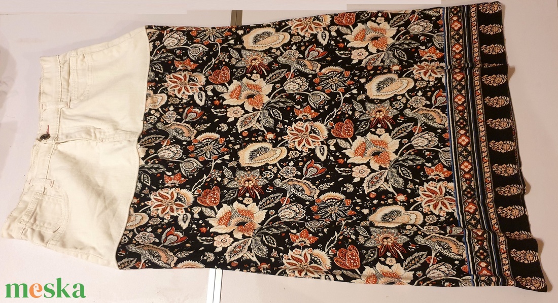 Fehér farmer szoknya, feketén rózsaszín búzavirágokkal. Upcycling, NoWaste. Új, egyedi tervezésű kézműves termék. - ruha & divat - női ruha - szoknya - Meska.hu Fehér farmer szoknya, feketén rózsaszín búzavirágokkal. Upcycling, NoWaste. Új, egyedi tervezésű kézműves termék. - ruha & divat - női ruha - szoknya - Meska.hu