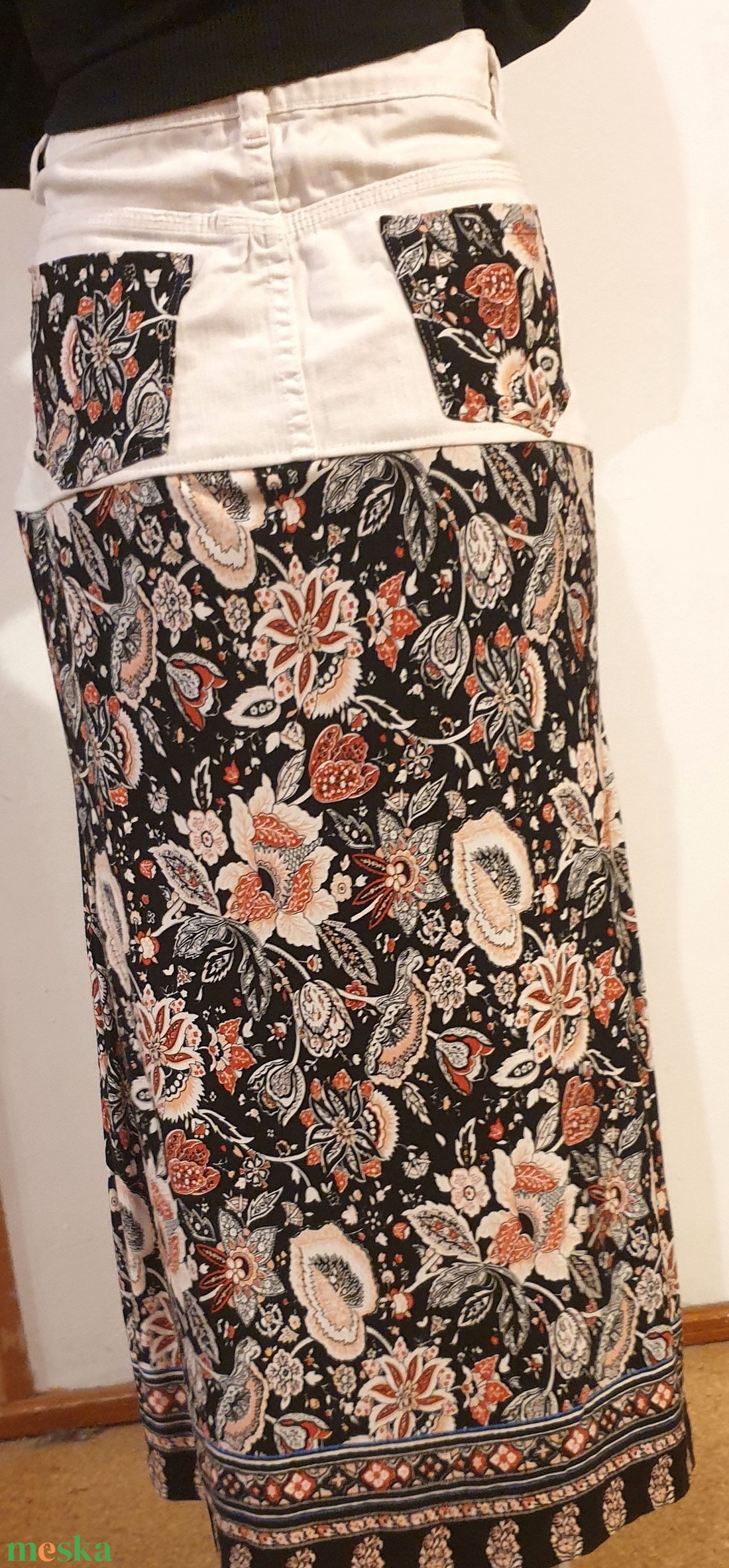 Fehér farmer szoknya, feketén rózsaszín búzavirágokkal. Upcycling, NoWaste. Új, egyedi tervezésű kézműves termék. - ruha & divat - női ruha - szoknya - Meska.hu Fehér farmer szoknya, feketén rózsaszín búzavirágokkal. Upcycling, NoWaste. Új, egyedi tervezésű kézműves termék. - ruha & divat - női ruha - szoknya - Meska.hu