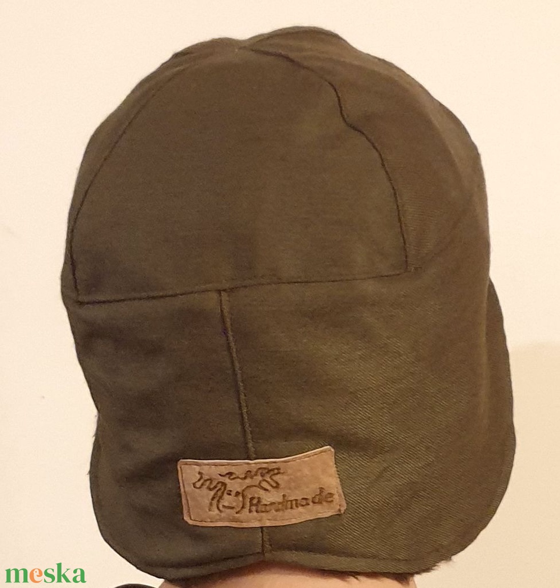 Férfi sapka, fiú sapka. Terepzöld, minőségi szövet, puha műszőrme béléssel. 61 cm. Upcycled, NoWaste. Egyedi tervezésű - ruha & divat - sál, sapka, kendő - sapka - Meska.hu