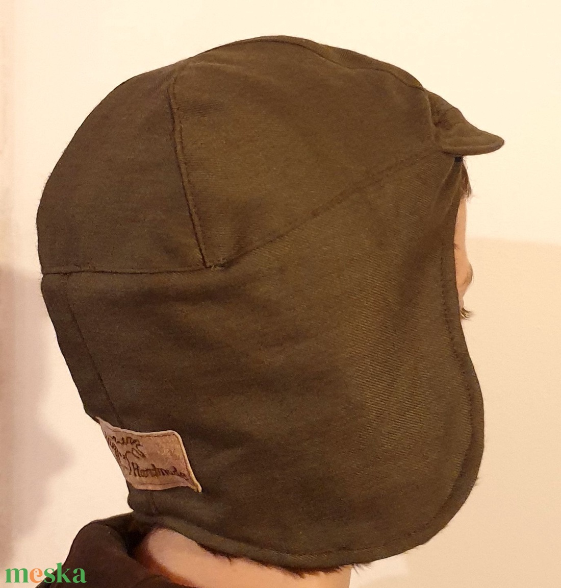 Férfi sapka, fiú sapka. Terepzöld, minőségi szövet, puha műszőrme béléssel. 61 cm. Upcycled, NoWaste. Egyedi tervezésű - ruha & divat - sál, sapka, kendő - sapka - Meska.hu