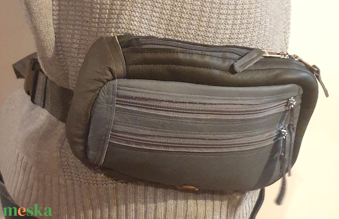 Kis hátizsák, crosstáska, övtáska, sling bag, férfiaknak. Kék és szürke, valódi bőr, vízzáró, tabletnek is. Egyedi, - táska & tok - hátizsák - kishátizsák - Meska.hu Kis hátizsák, crosstáska, övtáska, sling bag, férfiaknak. Kék és szürke, valódi bőr, vízzáró, tabletnek is. Egyedi, - táska & tok - hátizsák - kishátizsák - Meska.hu