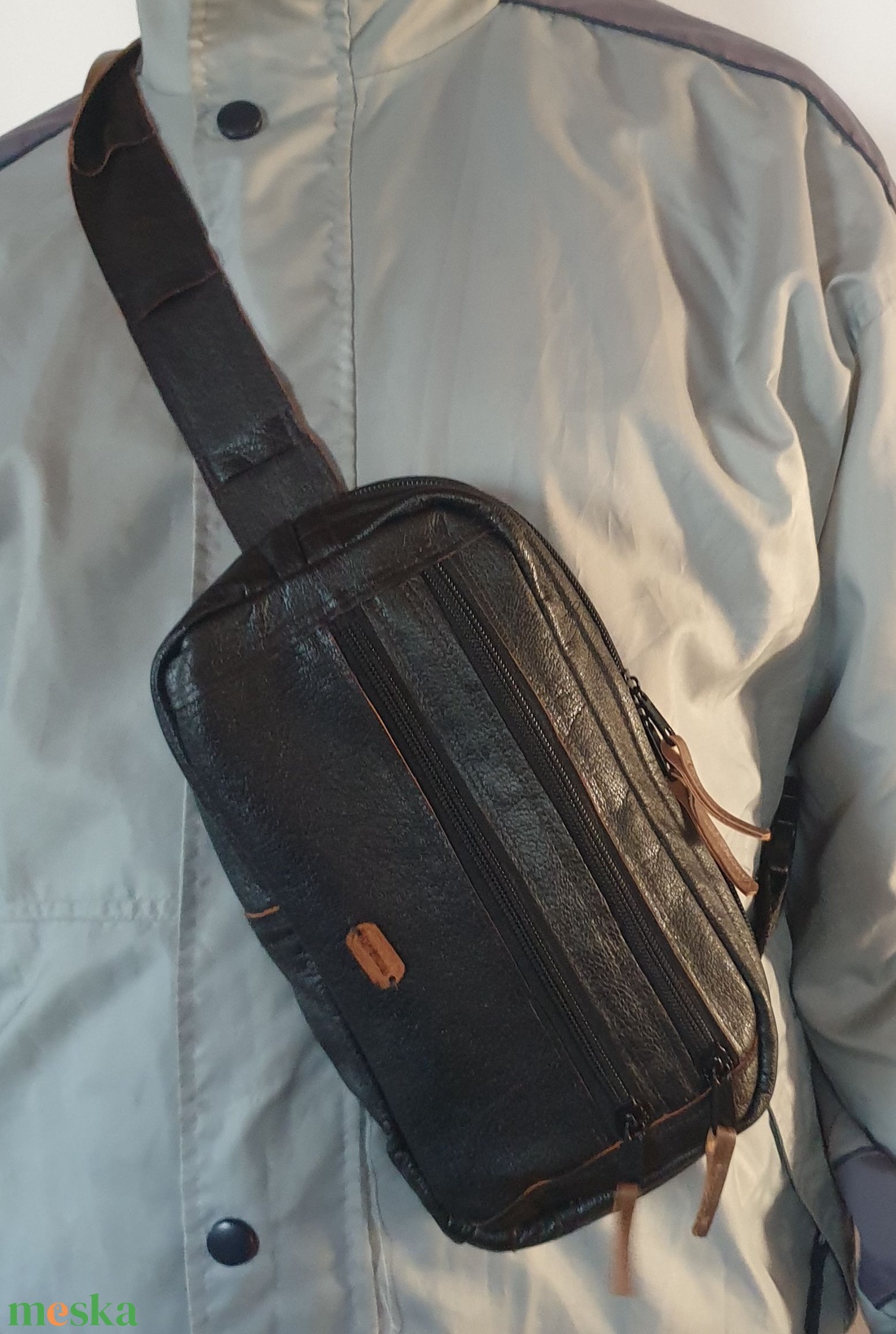 Kis hátizsák, crosstáska, övtáska, sling bag, férfiaknak. Valódi bőr, fekete és barna, vízzáró, tabletnek is. Új, egyedi - táska & tok - hátizsák - kishátizsák - Meska.hu Kis hátizsák, crosstáska, övtáska, sling bag, férfiaknak. Valódi bőr, fekete és barna, vízzáró, tabletnek is. Új, egyedi - táska & tok - hátizsák - kishátizsák - Meska.hu