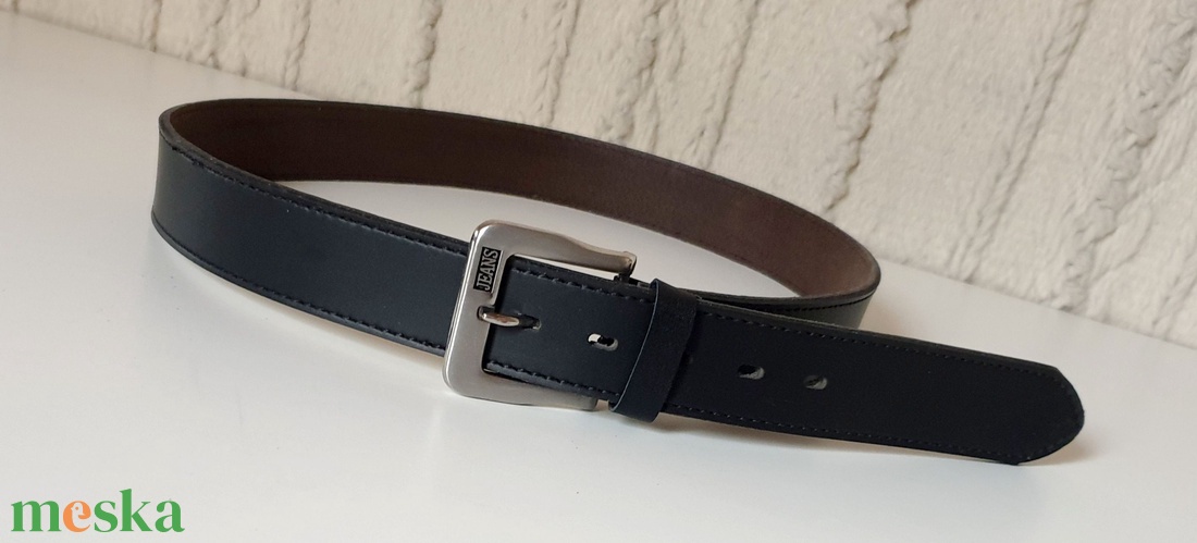 Férfi derékszíj, öv. Fekete valódi bőr, ezüst színű csattal, Jeans felirattal. Egyedi, kézműves termék. Ajándéknak is - ruha & divat - öv & övcsat - öv - Meska.hu Férfi derékszíj, öv. Fekete valódi bőr, ezüst színű csattal, Jeans felirattal. Egyedi, kézműves termék. Ajándéknak is - ruha & divat - öv & övcsat - öv - Meska.hu